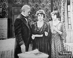 Description de l'image The Burglar (1917) - lobby card.jpg.