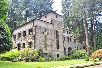 Le monastère des Servites.