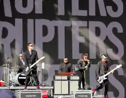 Description de l'image The Interrupters at Coachella 2019.png.