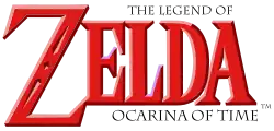 Zelda est inscrit en grosses lettres rouges. Le reste du titre Ocarina of Time est inscrit sur la droite en dessous et au-dessus du terme Zelda dans des petits caractères de couleur grise.