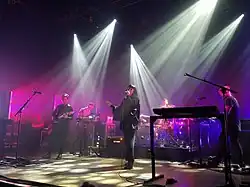 Description de l'image The Naked And Famous 2016 003.jpg.