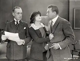 La Horde d'argent (1920) : Robert McKim, Myrtle Stedman et Curtis Cooksey (de g. à d.)