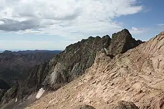 Vue du sommet depuis son arête nord.