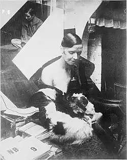 Portrait simultané de Nelly-Pétro, Theo van Doesburg, photomontage, 1926 (?). Bibliothèque universitaire de Leyde.