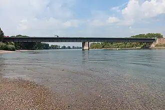 Partie centrale (pont fluvial) depuis la rive ouest