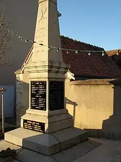 Le monument aux morts en 2012.