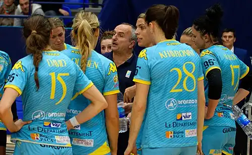 Thierry Vincent et ses joueuses, le 7 mai 2017.