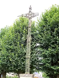 Calvaire à proximité de l'église.