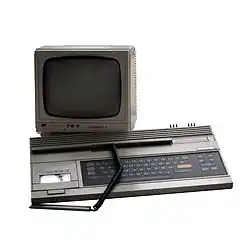 Ordinateur Thomson TO7, commercialisé de 1982 à 1984.