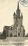 Thorigné ː la façade de l'église paroissiale au début du XXe&nbsp;siècle (carte postale).
