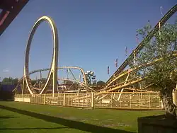 Superachtbaan Looping Star à Attractiepark Slagharen