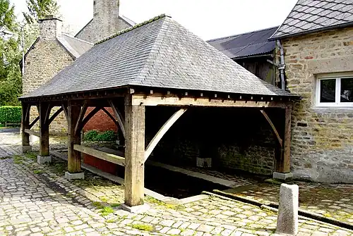 Le lavoir du bas de la rue de Geôle.
