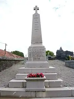 Le monument aux morts.