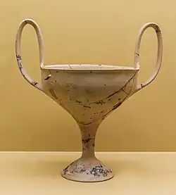 Une kylix (ou un canthare) avec des traces d'étamage, vers -1400, Athènes.