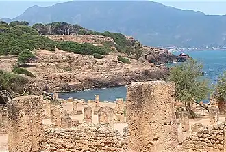 Les arcades de la basilique sur le promontoire
