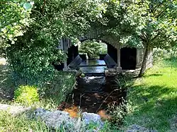 Tirelagüe alimentant le lavoir de Bel Air à Mimizan.