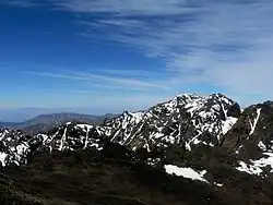 Le djebel Toubkal dans le Haut Atlas, plus haut sommet d'Afrique du Nord, culminant à 4,167&nbsp;m.