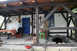 La « cour de tissage » de Rakari