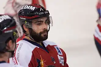 Photographie de Toby Lafrance sous le maillot des Brûleurs de Loups