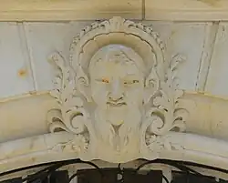 Clé d'arc de la façade sud-ouest.