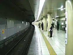 Quai de la ligne Asakusa