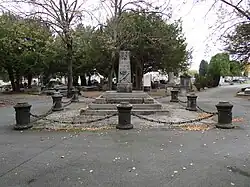 Monument funéraire au cimetière du nord de Reims.