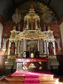 Maître-autel et son retable.