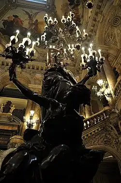 Torchère au tambourin, Paris, escalier d'honneur de l'Opéra Garnier.