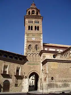 Clocher-tour de la cathédrale Sainte-Marie de Teruel, Espagne.
