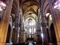 La nef en direction du chœur.