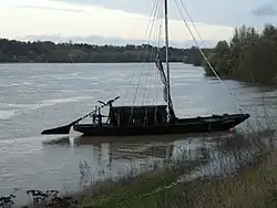 À Langeais, avec sa piautre imposante.