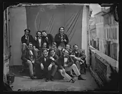 Étudiants en droits sur une terrasse de la rue des Lois, Eugène Trutat (1858, archives municipales).