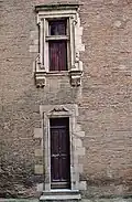 Porte dans la cour de l'hôtel de Mansencal.