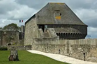 Les tours vues des murailles.