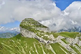 Vue de la tour de Mayen depuis la tour d'Aï.