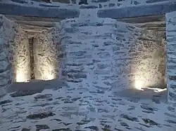 Archères du XIIIe siècle à l'intérieur de la Tour de la Bridole.