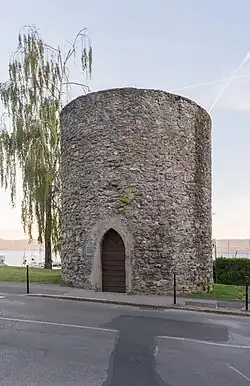 La « tour des langues », unique vestige de la maison forte des Greysier.