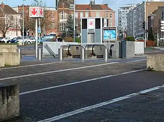 Vue de l'entrée de la station.
