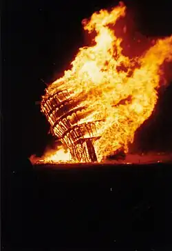 Embrasement de la tour de Pise,