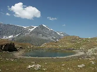 Vue du Tournelon Blanc depuis le lac de Tsofeiret, au sud-est.