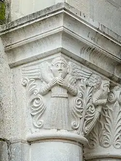 Bas-relief du porche