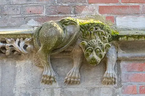 Détail de la façade de la maison de Tristant l'Hermite.