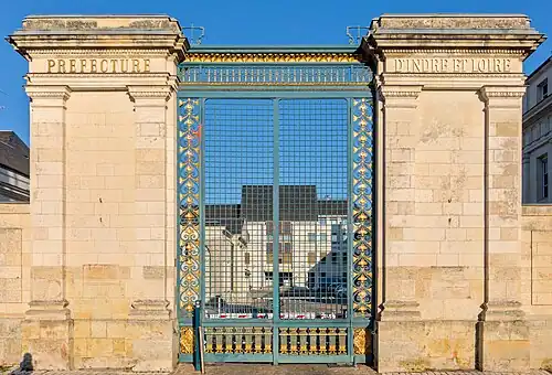 Portail de l'hôtel de préfecture d'Indre-et-Loire.