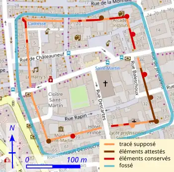 Tracé d'une enceinte urbaine reportée sur un fond de carte moderne.