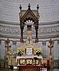 Ciborium surplombant le maître-autel de la basilique de Tours