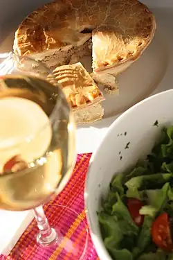 Pâté à la viande ou tourtière.