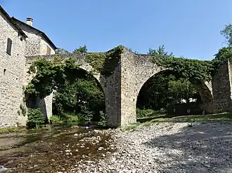 Le pont Vieux de Trèves vu depuis l'aval.