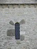 Fenêtre romane (mur nord de la nef)