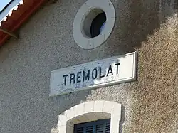 Nom sur l'ancien bâtiment voyageurs.