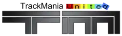 TrackMania United est écrit en lettres noires, United en couleurs arc-en-ciel, ainsi que les lettres T et M en dessous.